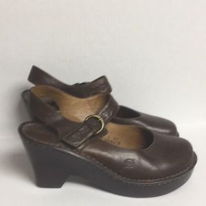 Gorgeous wedge brown leather shoes